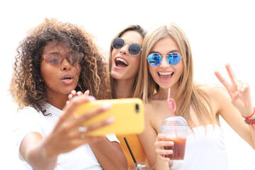 Three cute young girls friends having fun together, taking a selfie on a transparent background. - obrazy, fototapety, plakaty