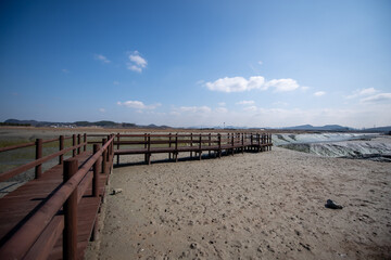 Fototapeta premium boardwalk to the beach