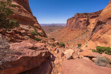 hiking the murphy trail loop in the island in the sky in canyonlands national park, usa