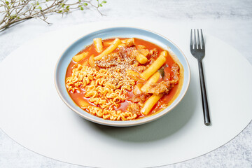 rabokki, Stir-fried Instant Noodle : This dish is tteokbokki with ramen noodles. Tteokbokki is a spicy dish made with rice cake, vegetables, and fish cake, all stir-fried together in a gochujang (red 