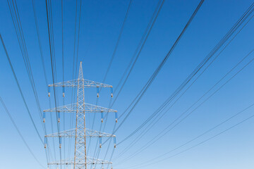 High voltage power pylon and cables