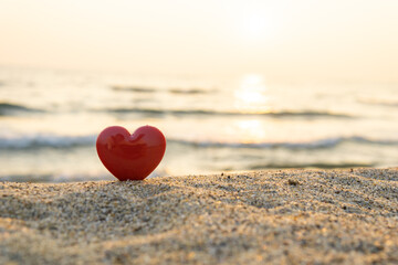 ビーチとハートの置物