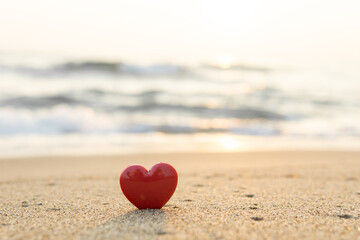 ビーチとハートの置物