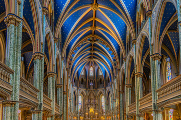 Fototapeta na wymiar Interior of Notre Dame Basilica in Ottawa