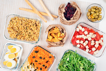 Take away food. Batch cooking. Glass lunch boxes. Bambou. Meals for the week. Salad buffet. Balanced meal. Healthy food. Salad bar.
