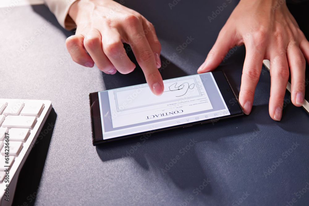 Poster digital signature on contract document online