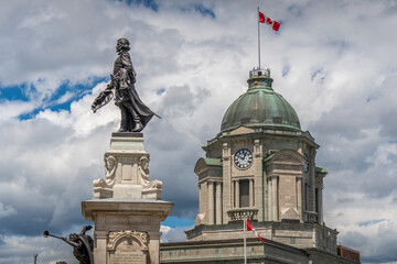 Fototapeta na wymiar Statue and Dome in Quebec City