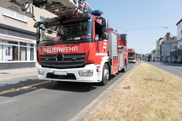 Fototapeta na wymiar Leiterwagen Feuerwehr