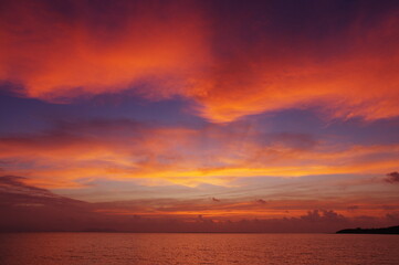 Fototapeta na wymiar 沖縄県小浜島　トゥマールビーチから見た朝焼け