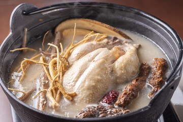 韓国の美味しい鶏肉を使った鍋料理