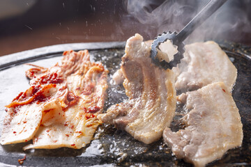 韓国の豚バラ肉の焼肉家庭料理