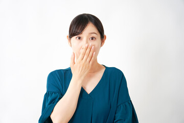 驚くミドルエイジ女性　白背景