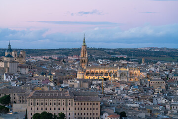 Fototapeta premium スペイン トレドの街の夜景 Night view of Toledo in Spain