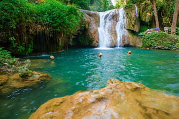 Naklejka premium Beautiful tropical raingorest waterfall turquoise water serenity nature landscape