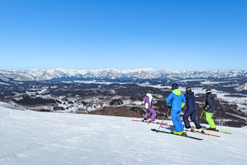 快晴で絶景の山形赤倉温泉スキー場とスキヤー