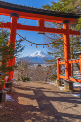 Fototapeta na wymiar 富士山と鳥居