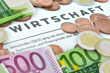 Finanzen und Deutsche Zeitung mit Euro, Wirtschaft und DAX Aktien