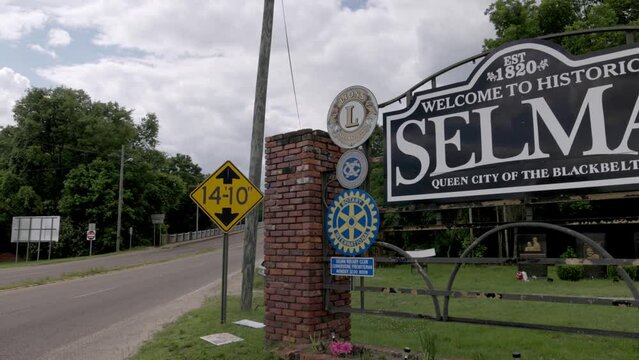 Welcome to Selma, Alabama sign with gimbal video panning left to right.