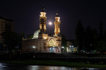 Fototapeta na wymiar Sunni mosque in Vladikavkaz at night