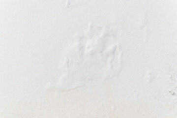 Peeling stucco painted concrete wall. Leaking rain cause the wall cracked. Water damaged the wall.