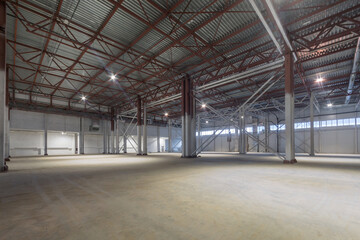 Modern design of a large empty warehouse.  Warehouse premises with final finishing. .Metal bearing structures.
