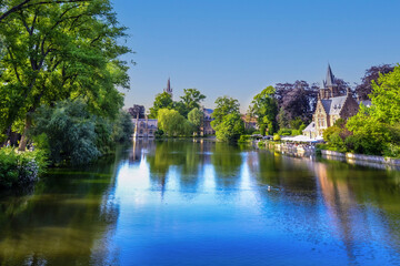 Fototapeta na wymiar canal in the park. Brugge Belgium