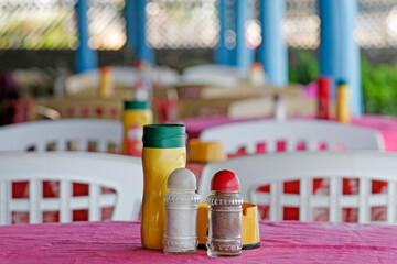 Terrasse vide d'un restaurant 