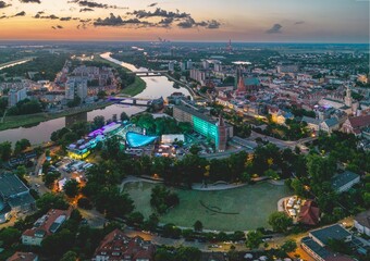 Opole centrum miasta nocą w widoku z powietrza