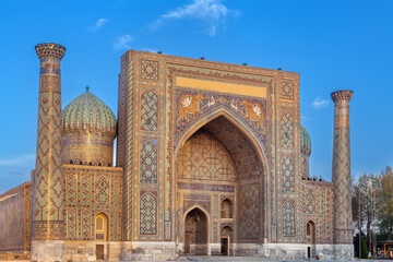 Fototapeta na wymiar Sher-Dor Madrasa, Samarkand, Uzbekistan