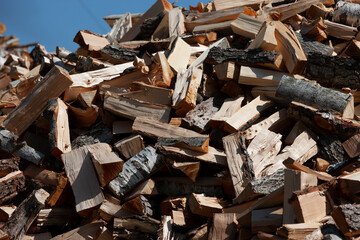 Gehacktes Brennholz © by-studio