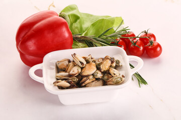 Marinated mussels in the bowl