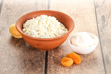 Cottage cheese with apricot and cream