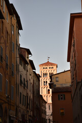 Ruelle médiévale à Lucca en Toscane. Italie