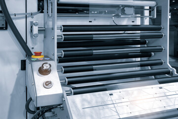 Cold cutting system, bottom seal bag and calendar bag making machines with slit-seal unit. Moving...