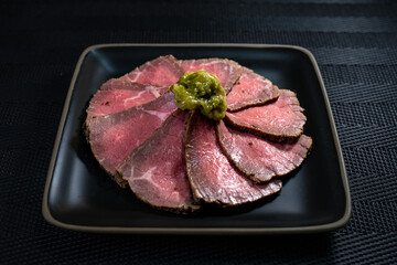 ローストビーフ　扇型　黒抜き　真俯瞰