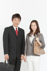 笑顔のビジネスウーマンとビジネスマン