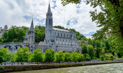 Obraz premium view of the basilica of Lourdes, France