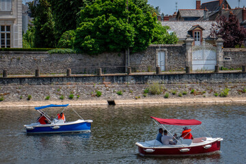 tourisme fluvial sur la Mayenne à Laval
