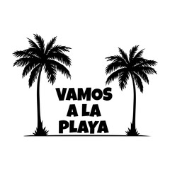 Logo vacaciones en la playa. Letras de la frase Vamos a la playa en espa&ntilde;ol en la arena de una playa con silueta de palmeras