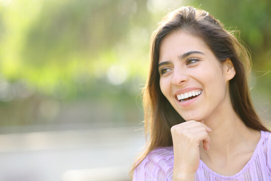 Happy woman with perfect smile in a park