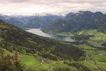 Wunderschönes Ausseerland; Blick vom Tressenstein zum Grundlsee mit Totem Gebirge und Türkenkogel