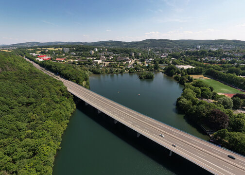 Seilersee in Iserlohn (Callerbachtalsperre) und Autobahn A 46 / Sauerland