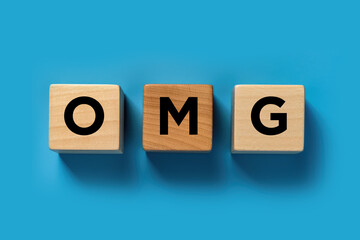 wooden blocks with omg text, shocked, surprised, oh my god expression on wooden blocks - obrazy, fototapety, plakaty