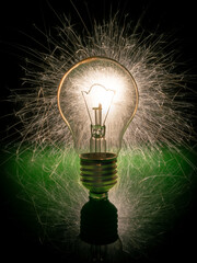 Gl&uuml;hlampe mit Funken