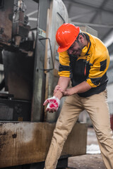 Industrial technician had his hand caught by a piece of machinery. Accidental machine crushing occurred during routinely scheduled maintenance. Bandages as starting treatment before hospitalization.