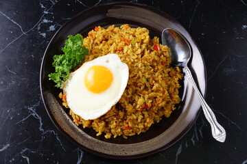 目玉焼きとドライカレー