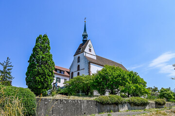Fototapeta premium St. Chrischona, Kirche, Gemeinde, Bettingen, Riehen, Basel, Wanderweg, Landwirtschaft, Sommer, Sommertag, Sommerspaziergang, Schweiz