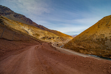 Fototapeta na wymiar road from Cajón del Maipo and Embalse El Yeso, Chile Andes mountain range, metropolitan area of Santiago
