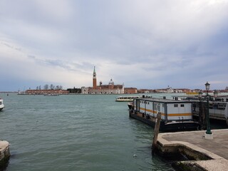 Boote im Hafen von Venedig, Italien
