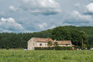 Fototapeta na wymiar Typical rural occitan french old house, in the nature and field